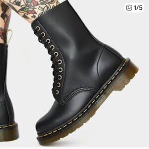 DR. MARTENS 1490 SMOOTH LEATHER MID CALF BOOTS 10 EYE, size 5